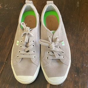 Suede cariama excellent conditions